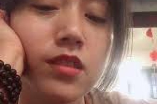 小八卦：盘点多位明星的热辣话题与商业动向