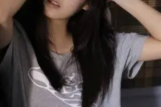 真猛！女演员周也卧室亲密被拍拥抱接吻一条龙粉丝提醒拉窗帘