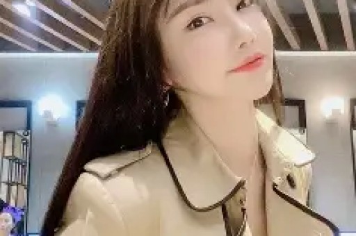 巴黎夜店唱歌偶遇王思聪身边四位女网红环绕不见正牌女友懒懒